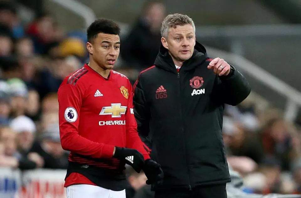 组织抗议活 组织抗议活